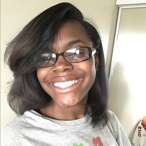 Meet your Posher, Adriana